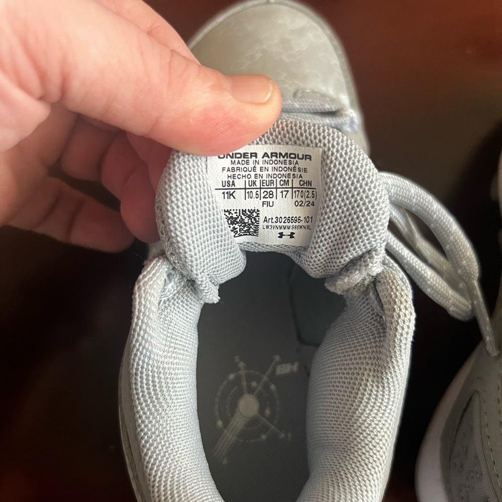 Under Armour Gray Kids Cleats Baseball - Picture 11 of 13
